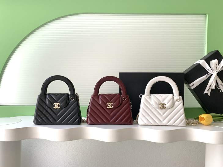 Picture of Chanel Handbags _SKUfw239864227fw